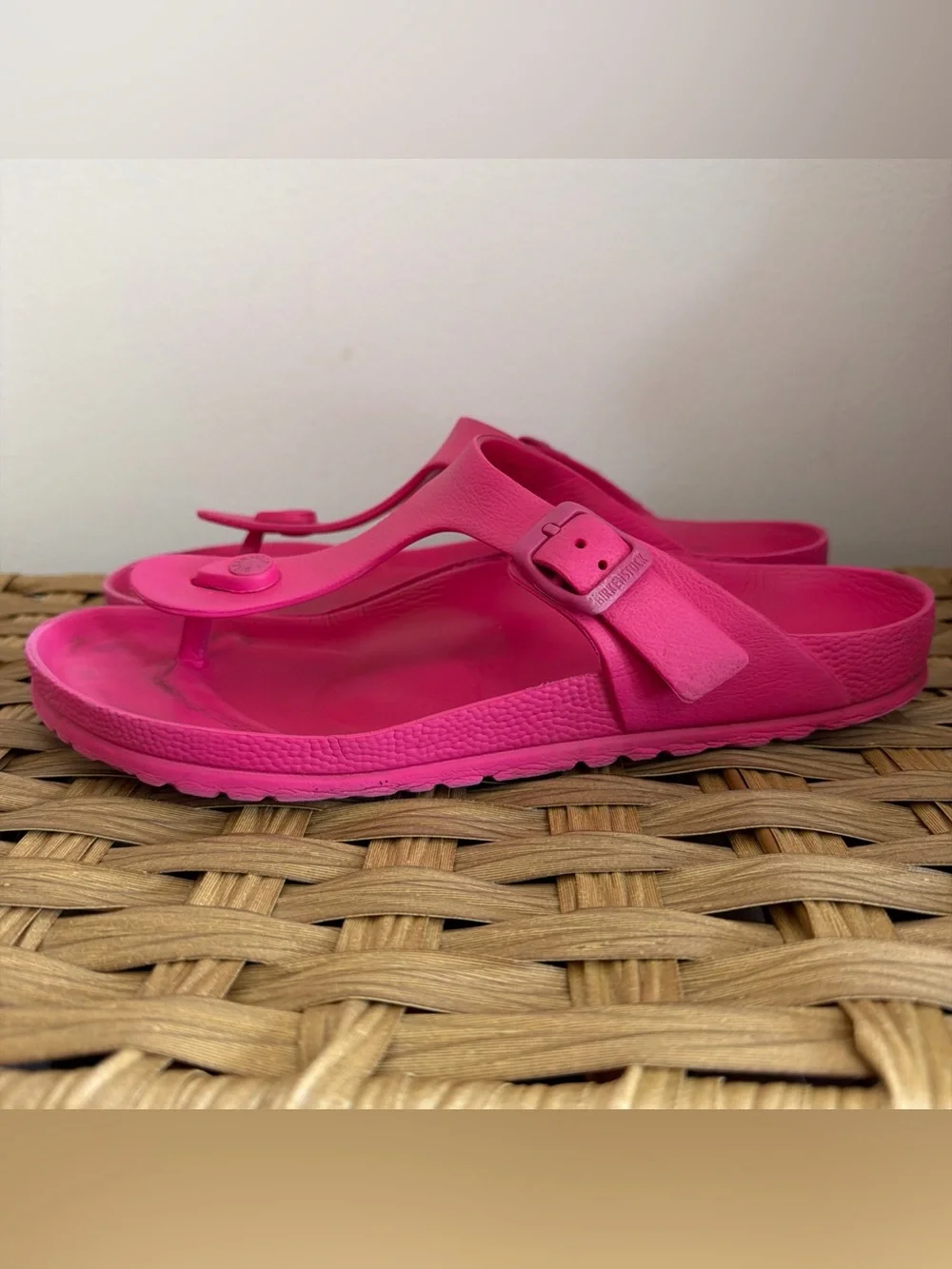Birkenstock Unisex Gizeh EVA Sandals Vibrant Pink Women’s Size EU 40 / US 9/9.5